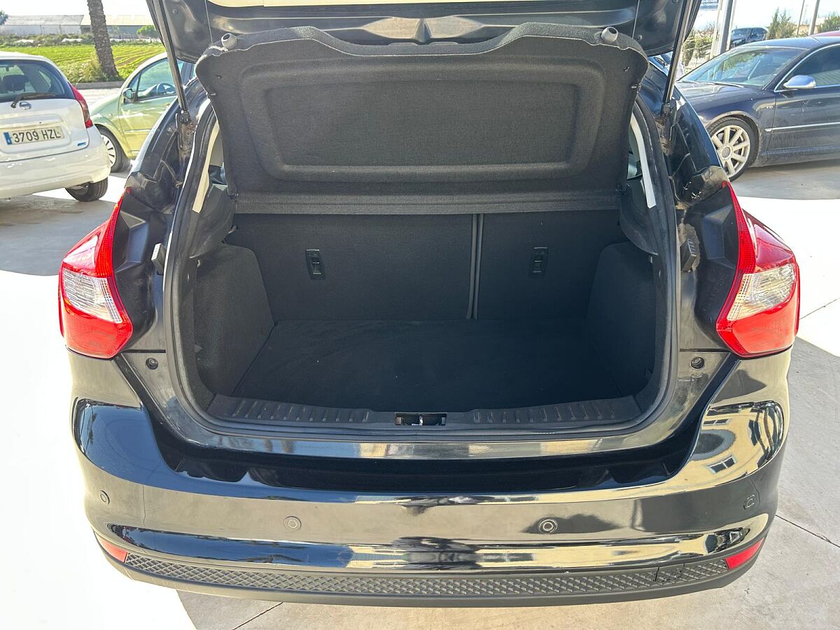 FORD FOCUS TREND 1.6 TI-VCT AUTO SPANISH LHD IN SPAIN 89000 MILES 1 OWNER 2014